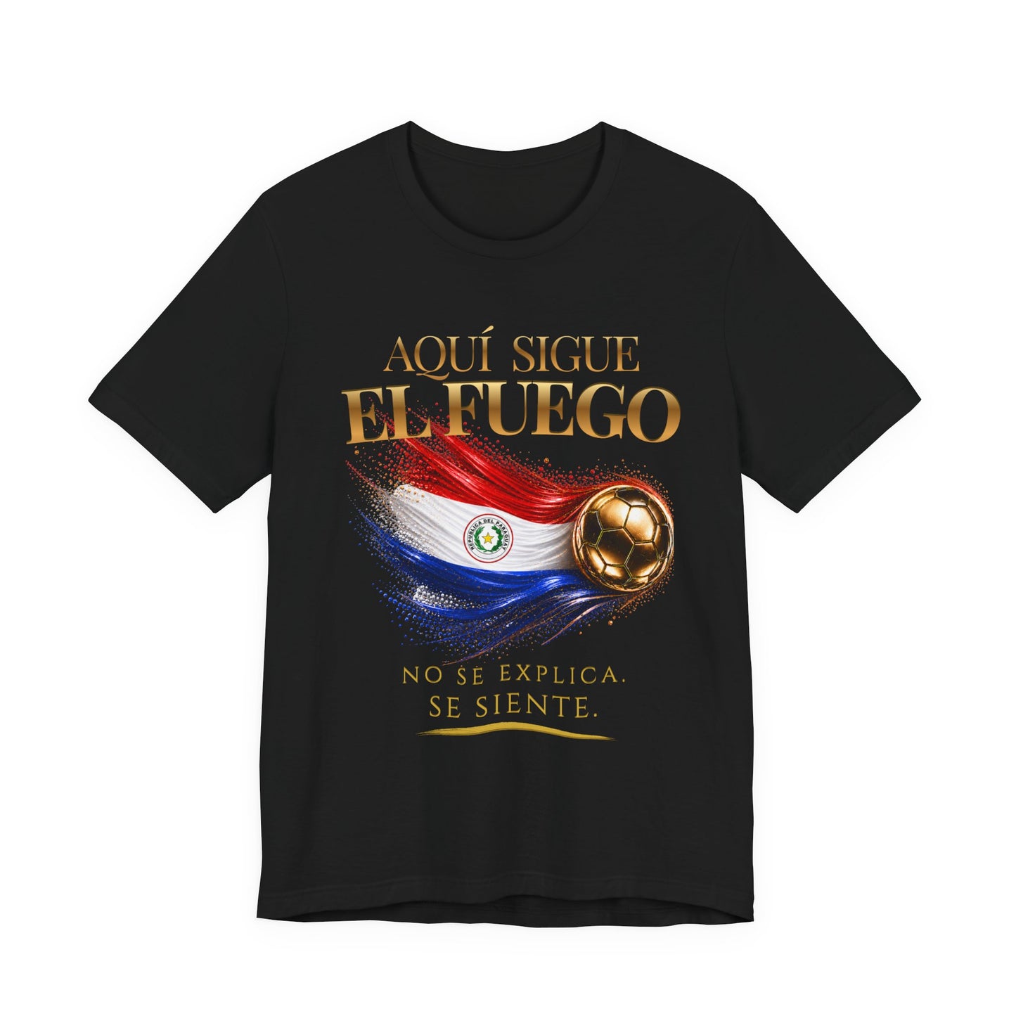 Front Print | Aquí Sigue El Fuego Tee | Diseño Dorado de Fútbol y Bandera de Paraguay