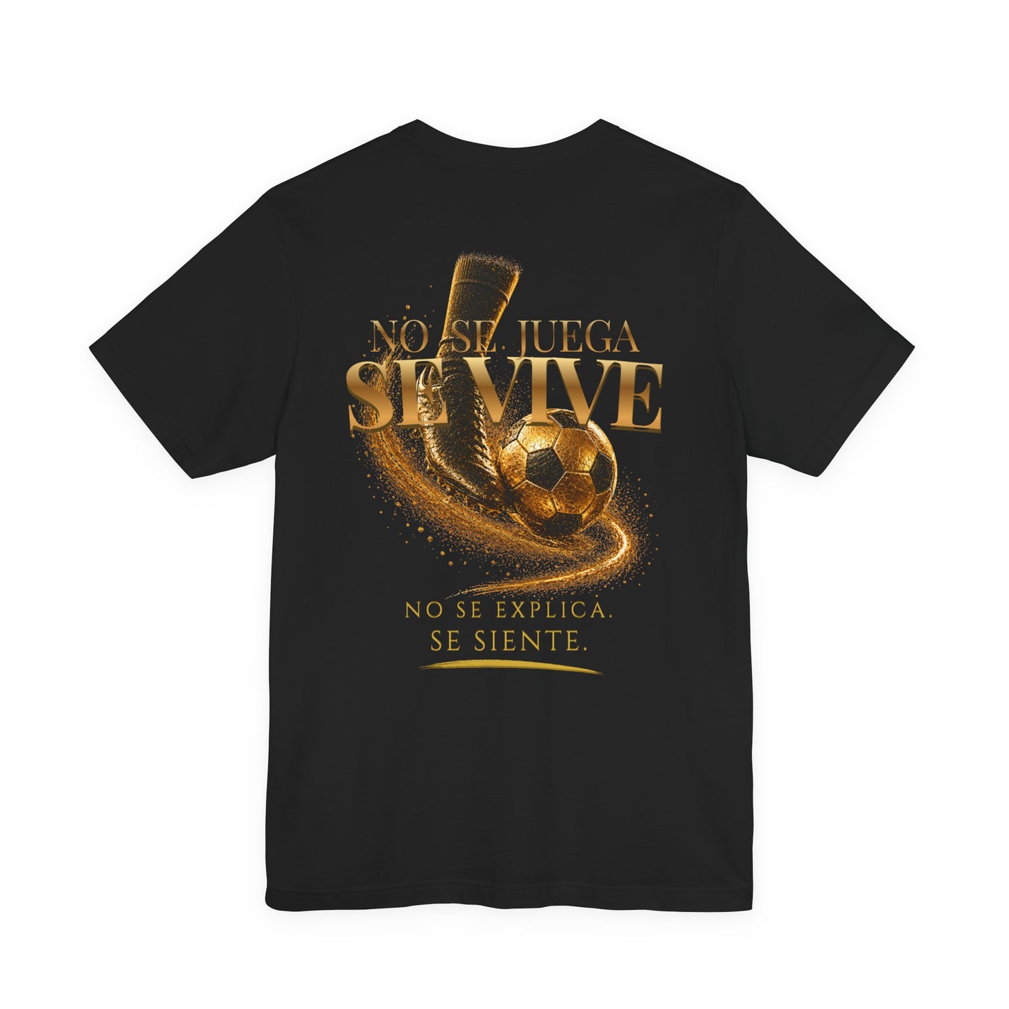 Back Print | No Se Juega Se Vive Tee | Diseño Dorado de Fútbol