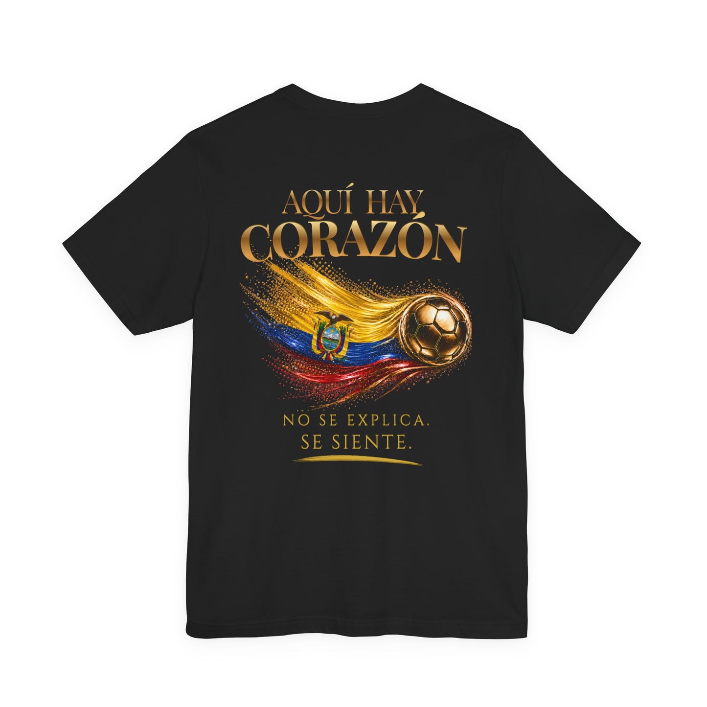 Back Print | Aquí Hay Corazón Tee | Diseño Dorado de Fútbol y Bandera de Ecuador
