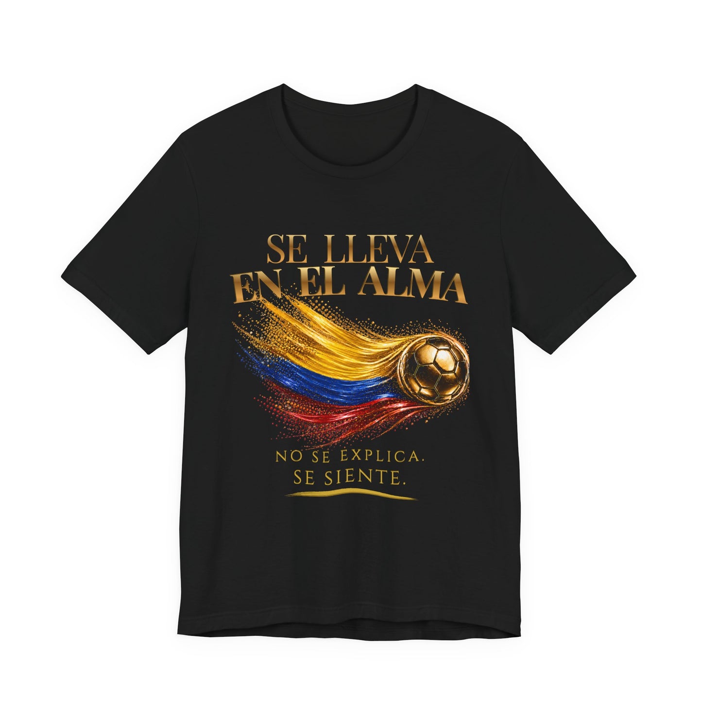 Front Print | Se Lleva En El Alma Tee | Diseño Dorado de Fútbol y Bandera de Colombia