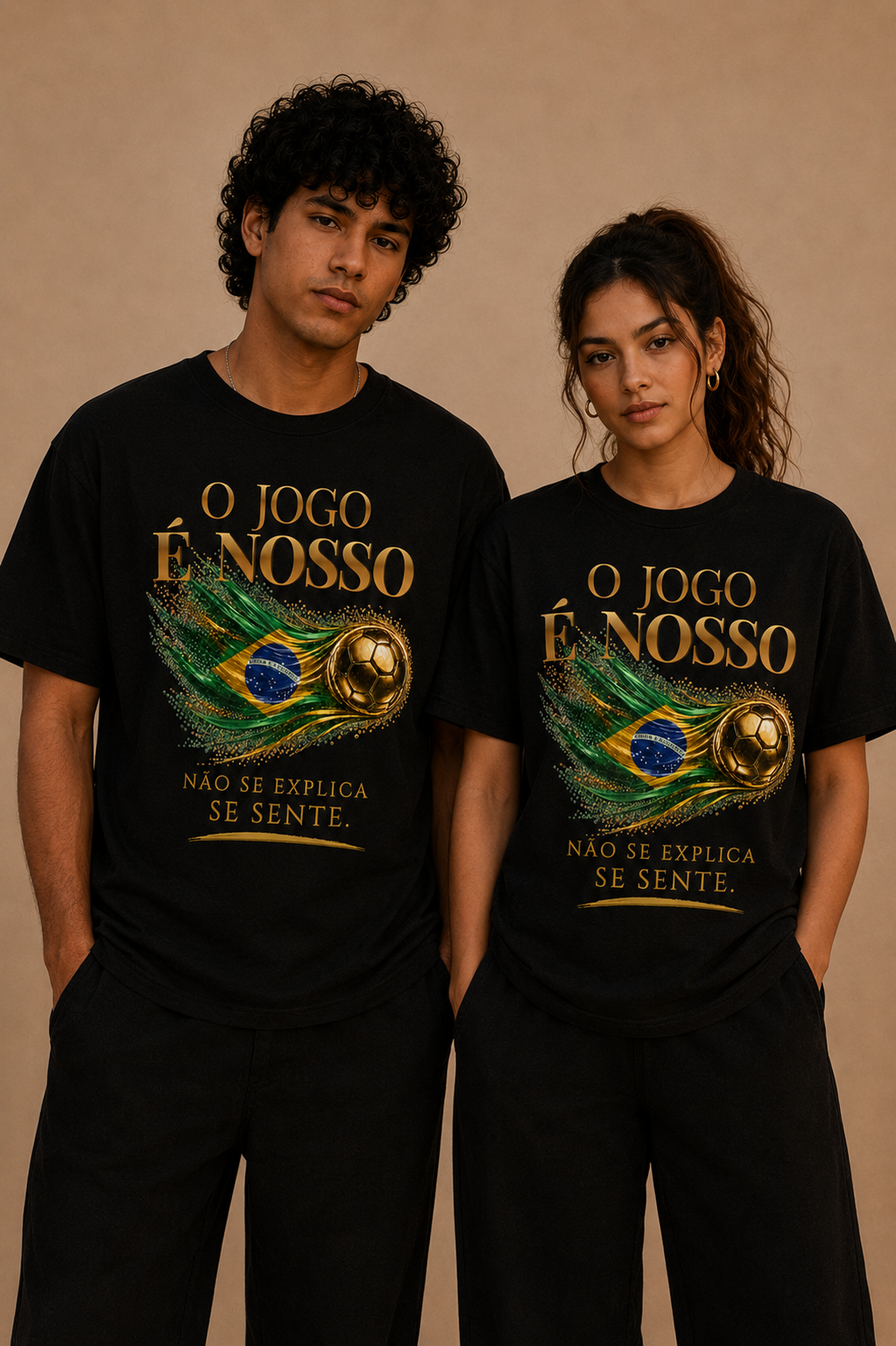 Front Print | O Jogo É Nosso Tee | Bola de Futebol Dourada & Design da Bandeira do Brasil