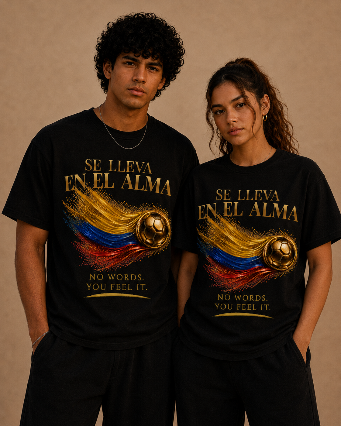 Front Print | Se Lleva En El Alma Tee | Gold Soccer & Colombia Flag Design | Bilingual Edition