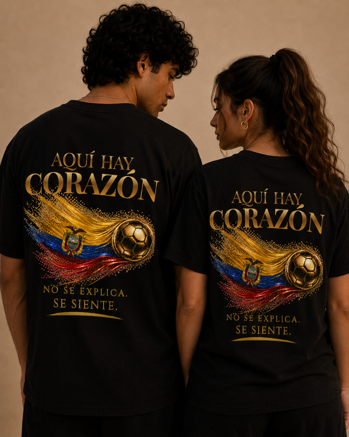 Back Print | Aquí Hay Corazón Tee | Diseño Dorado de Fútbol y Bandera de Ecuador