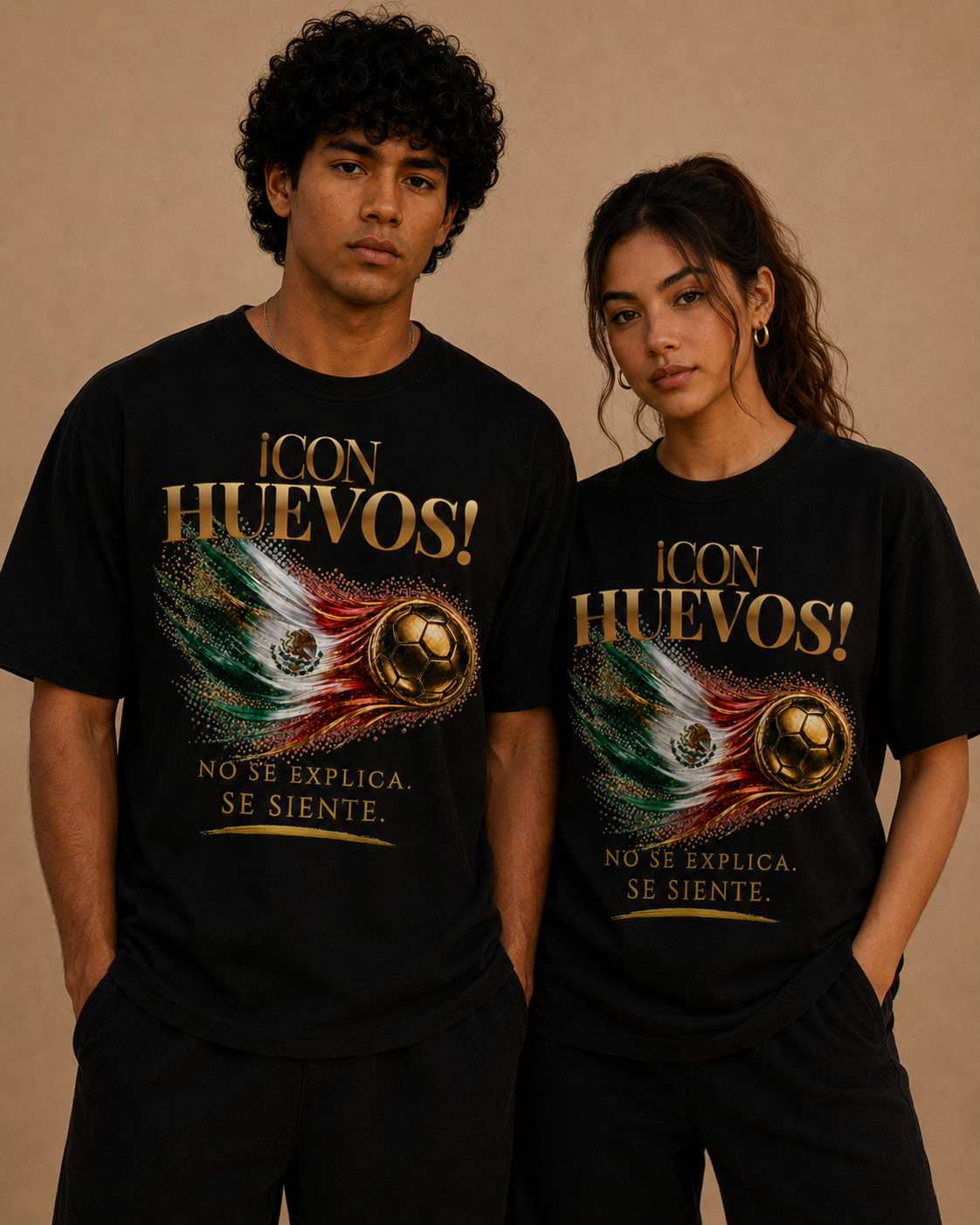 Front Print | ¡Con Huevos! México Tee | Diseño Dorado de Fútbol y Bandera de México