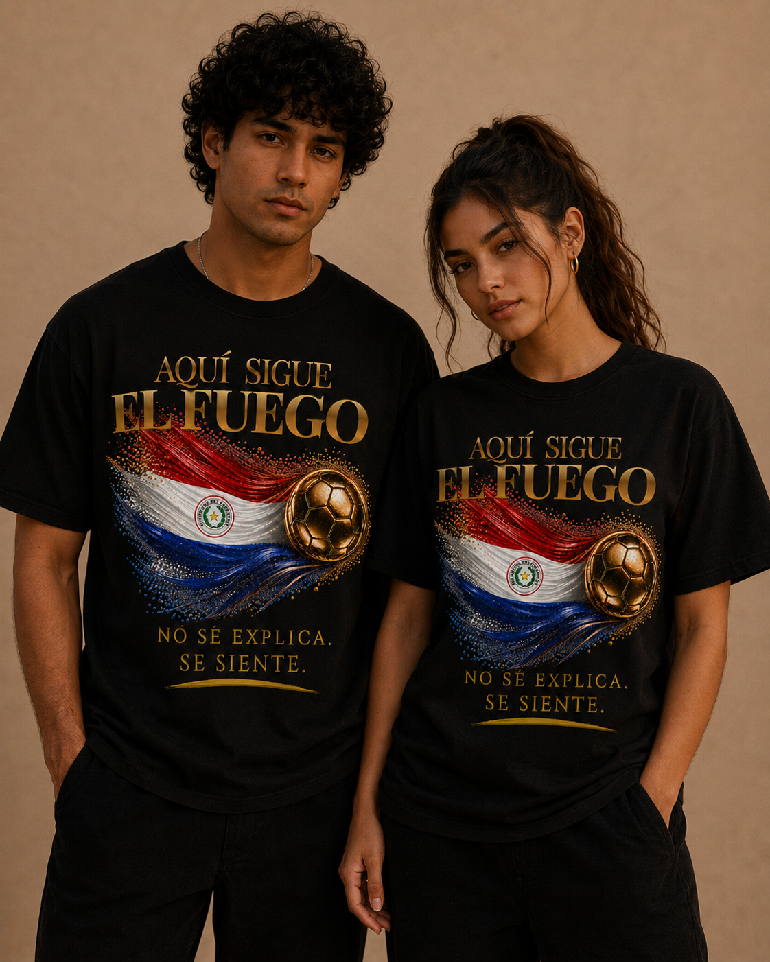 Front Print | Aquí Sigue El Fuego Tee | Diseño Dorado de Fútbol y Bandera de Paraguay