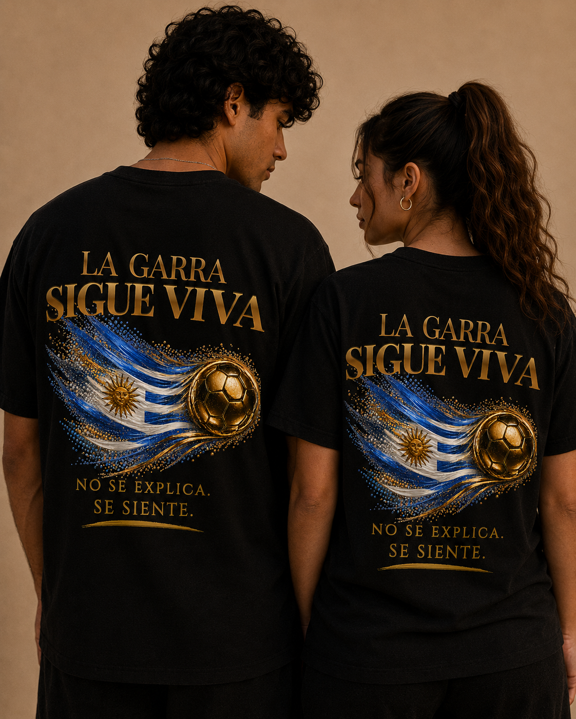 Back Print | La Garra Sigue Viva Tee | Diseño Dorado de Fútbol y Bandera de Uruguay