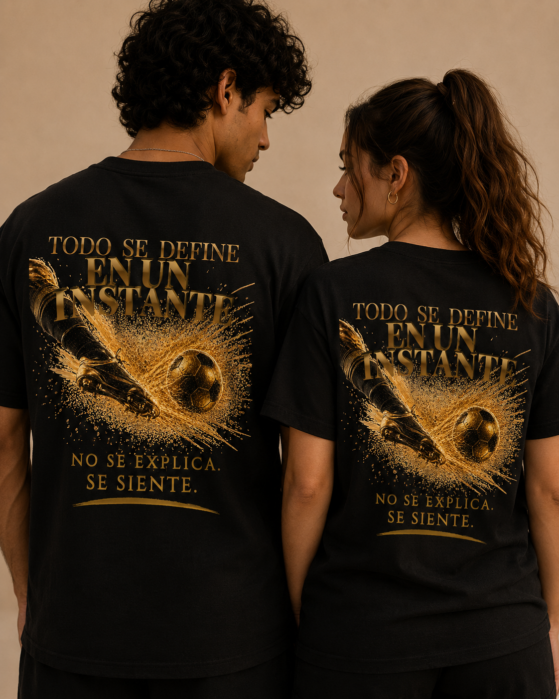 Back Print | Todo Se Define En Un Instante Tee | Diseño Dorado de Fútbol